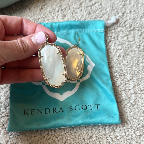 Kendra Scott Danielle drop earring - Picture 2 of 3